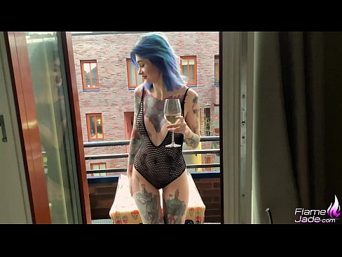 ❤️ دختر فوق العاده ای که با آب دهان می مکد و با شور و شوق زیر آسمان باز می مکد ❤️ ویدیو پورنو در ما fa.niceporn.ru ❌️